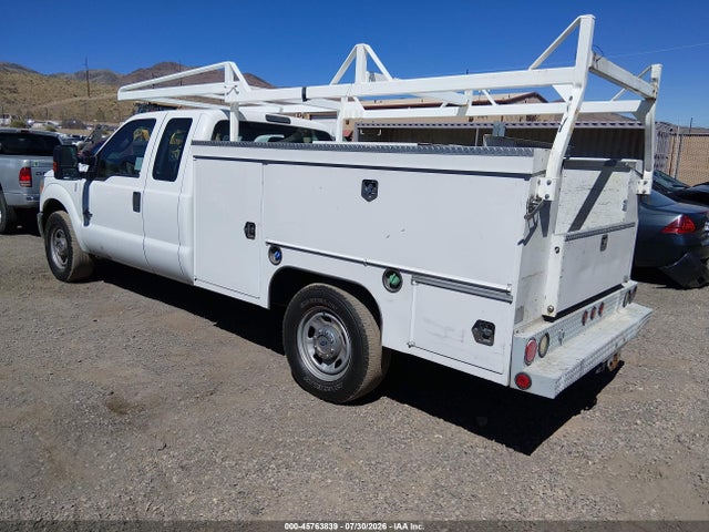 Ford F-350 Chassis Xl 2015 1FD8X3ET5FEA05060 Image 3