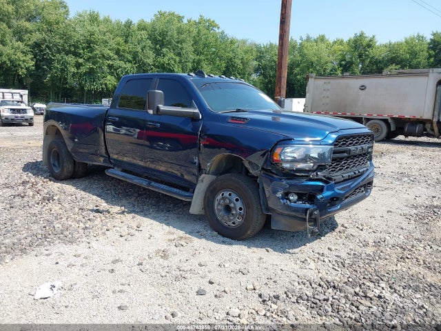 45763856 :رقم المزاد ، 3C63RRHL6NG415372 vin ، 2022 Ram 3500 Big Horn  4x4 8' Box مزاد بيع