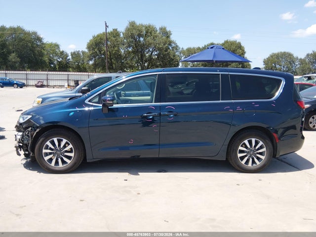Продаж на аукціоні авто 2022 Chrysler Pacifica Hybrid Touring L, vin: 2C4RC1L72NR196601, номер лоту: 45763903