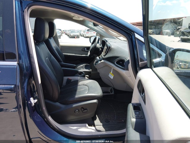 Продаж на аукціоні авто 2022 Chrysler Pacifica Hybrid Touring L, vin: 2C4RC1L72NR196601, номер лоту: 45763903