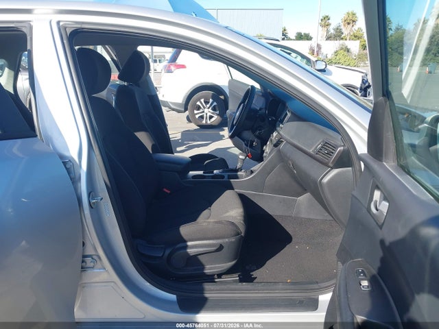 KNAGT4L38H5132826 KIA Optima Lx