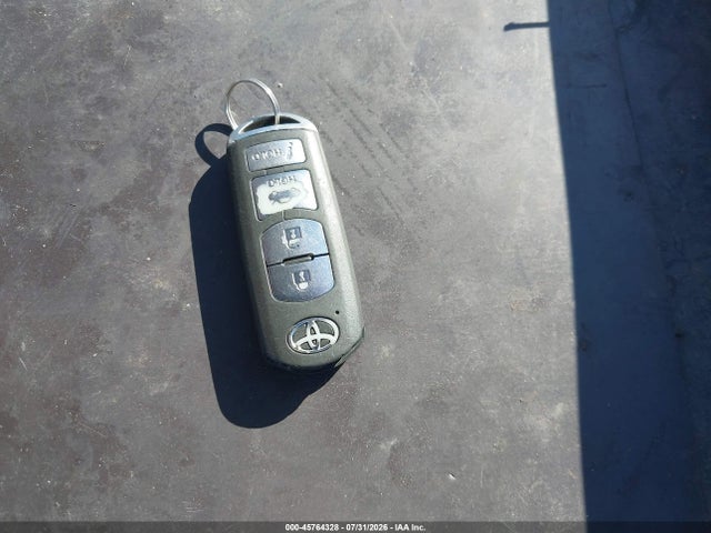 3MYDLBYV0KY521654 Toyota YARIS LE