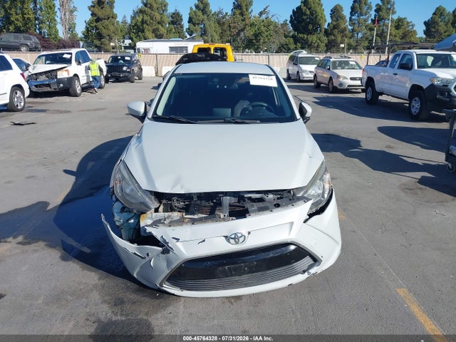 3MYDLBYV0KY521654 Toyota YARIS LE