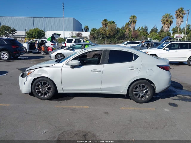 3MYDLBYV0KY521654 Toyota YARIS LE
