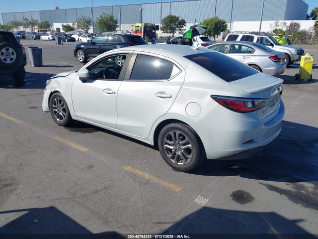 3MYDLBYV0KY521654 Toyota YARIS LE