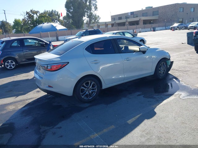 3MYDLBYV0KY521654 Toyota YARIS LE
