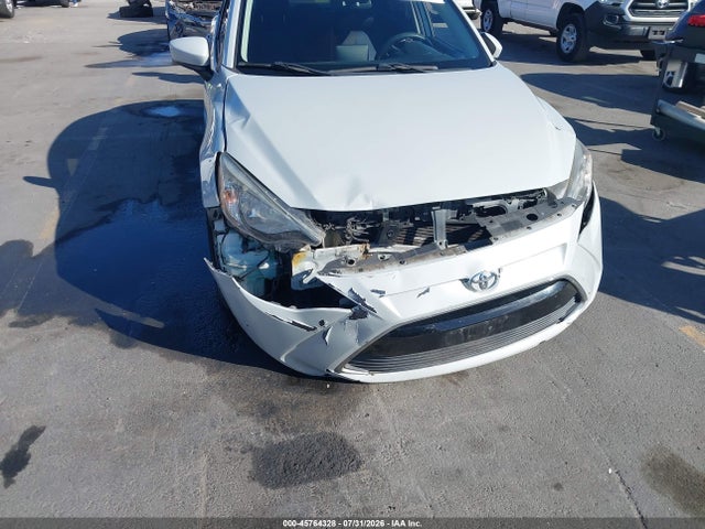 3MYDLBYV0KY521654 Toyota YARIS LE
