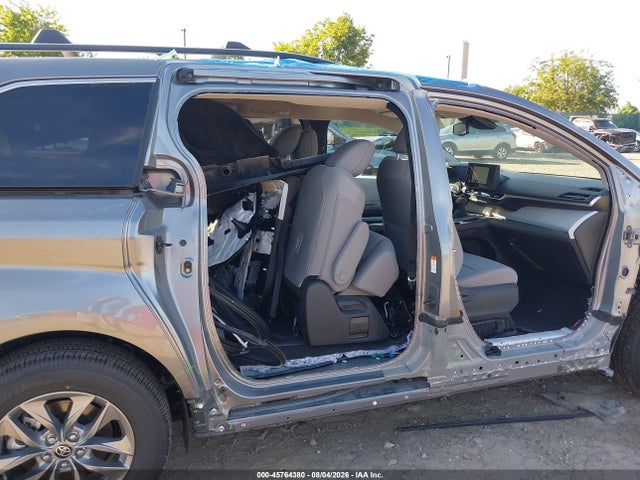 Toyota SIENNA LE 2026 5TDKRKECXTS317864 Image 18