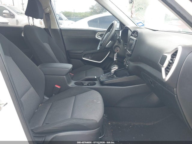 2022 Kia Soul Lx მანქანა იყიდება აუქციონზე, vin: KNDJ23AU9N7153637, აუქციონის ნომერი: 45764658