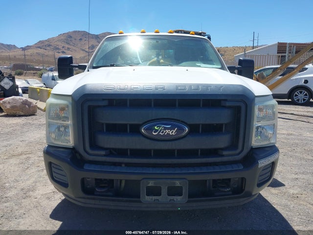 Ford F-350 Chassis Xl 2015 1FD8X3G61FED30845 Image 12