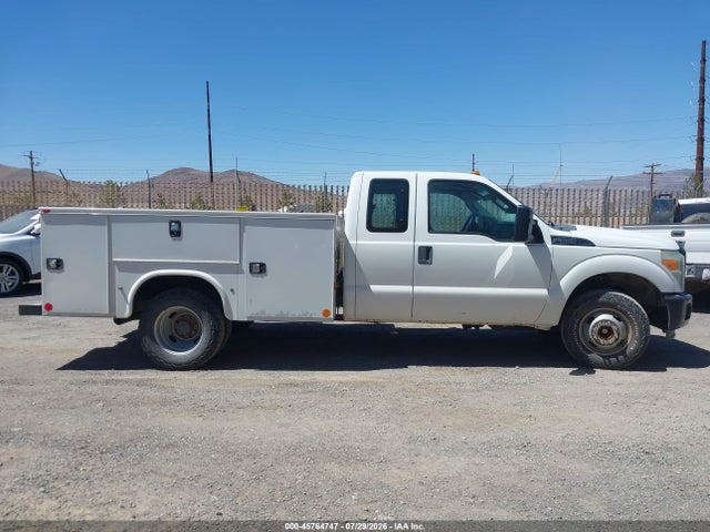 Ford F-350 Chassis Xl 2015 1FD8X3G61FED30845 Image 13