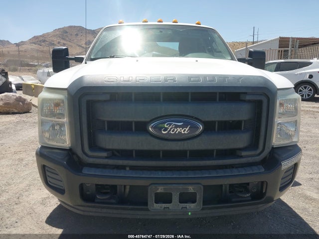 Ford F-350 Chassis Xl 2015 1FD8X3G61FED30845 Image 6