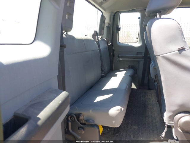 Ford F-350 Chassis Xl 2015 1FD8X3G61FED30845 Image 8