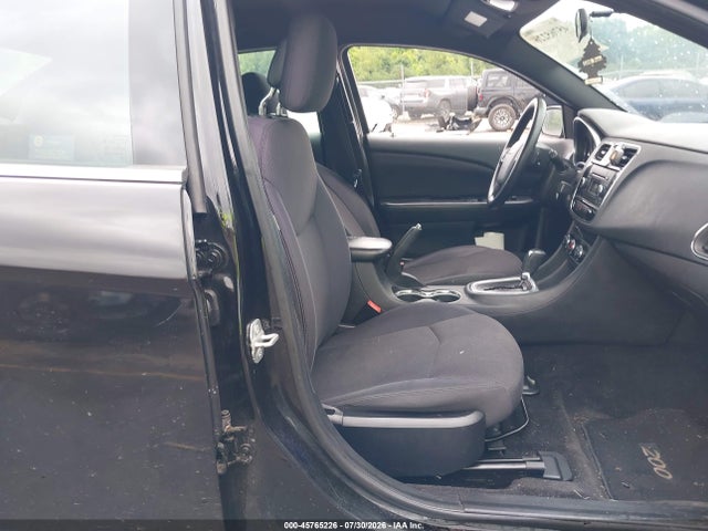 45765226 :رقم المزاد ، 1C3CCBAB6EN211458 vin ، 2014 Chrysler 200 Lx مزاد بيع