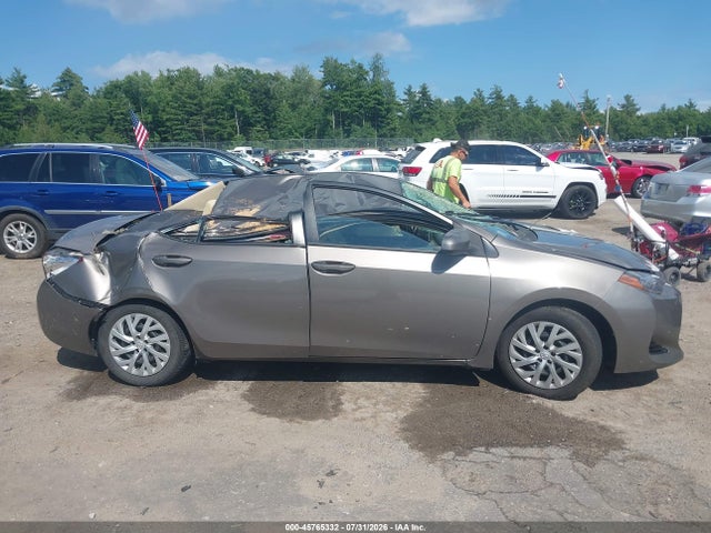 2T1BURHE9JC015329 Toyota COROLLA LE