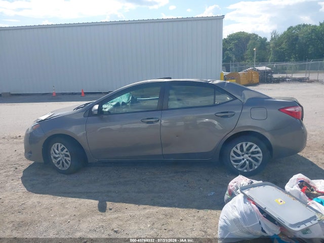2T1BURHE9JC015329 Toyota COROLLA LE