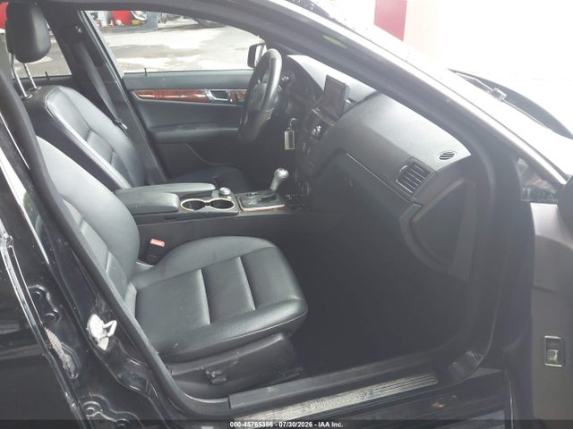 2010 Mercedes-benz C 300 Luxury 4matic/sport 4matic მანქანა იყიდება აუქციონზე, vin: WDDGF8BB7AR102005, აუქციონის ნომერი: 45765356