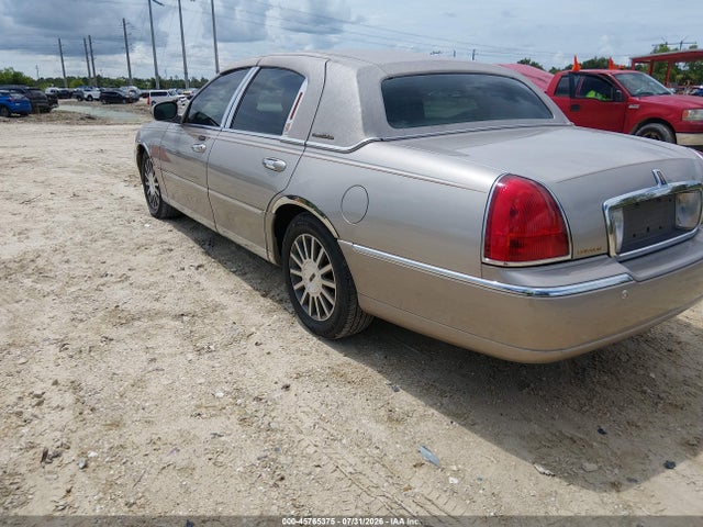 Продажа на аукционе авто 2003 Lincoln Town Car Signature, vin: 1LNHM82W83Y672185, номер лота: 45765375