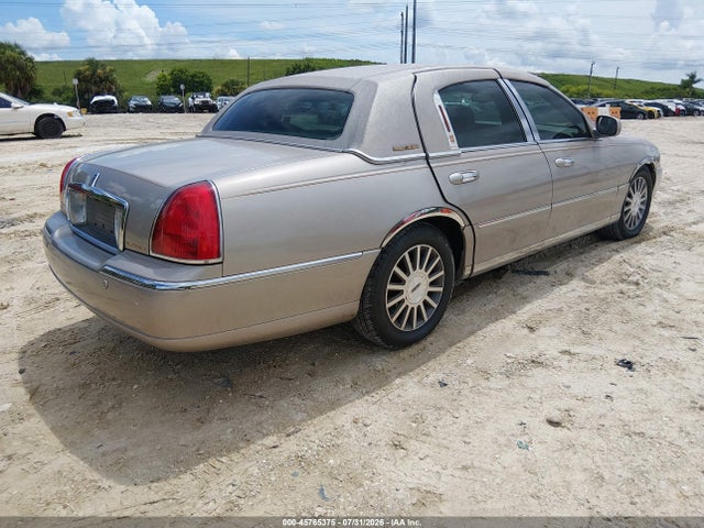 Auction sale of the 2003 Lincoln Town Car Signature, vin: 1LNHM82W83Y672185, lot number: 45765375
