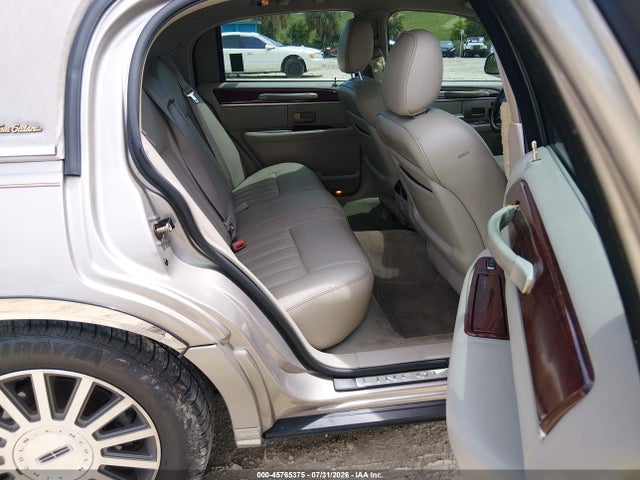 Продажа на аукционе авто 2003 Lincoln Town Car Signature, vin: 1LNHM82W83Y672185, номер лота: 45765375