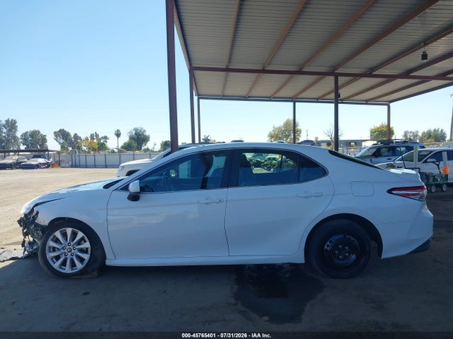 Toyota CAMRY LE 2018 4T1B11HK7JU059103 Image 14