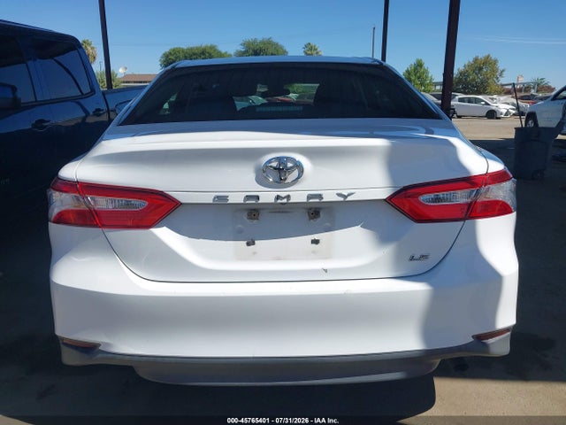 Toyota CAMRY LE 2018 4T1B11HK7JU059103 Image 16