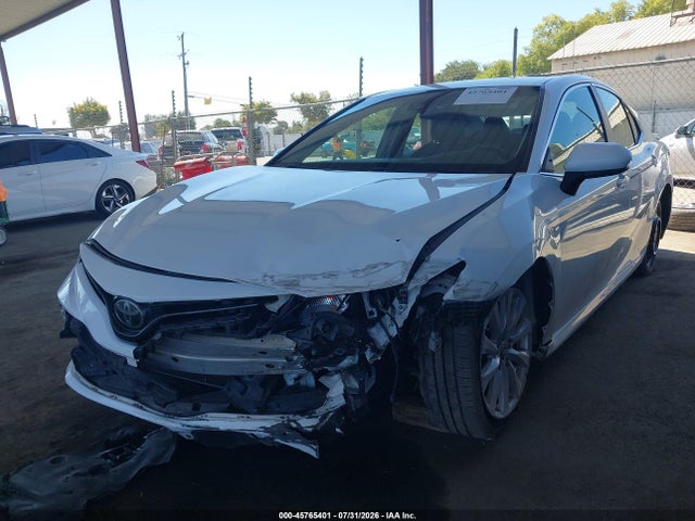 Toyota CAMRY LE 2018 4T1B11HK7JU059103 Image 2