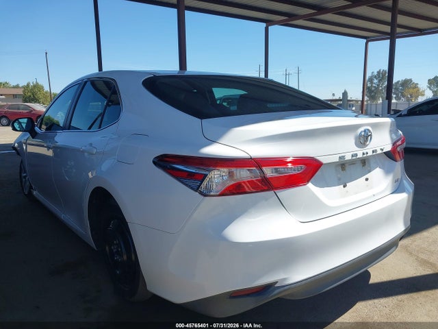 Toyota CAMRY LE 2018 4T1B11HK7JU059103 Image 3