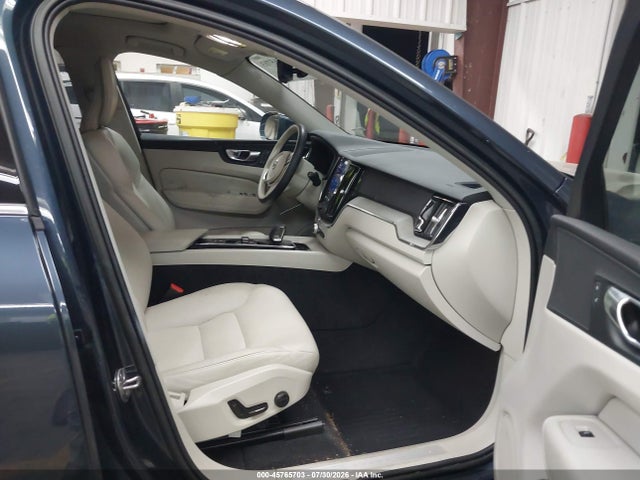 Продажа на аукционе авто 2023 Volvo Xc60 B5 Plus Bright Theme, vin: YV4L12RNXP1306421, номер лота: 45765703