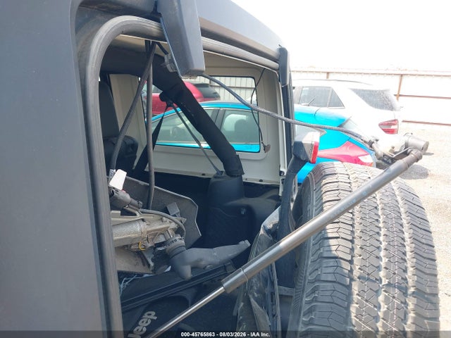 1C4BJWDG8FL594053 Jeep Wrangler Unlimited Freedom Edition