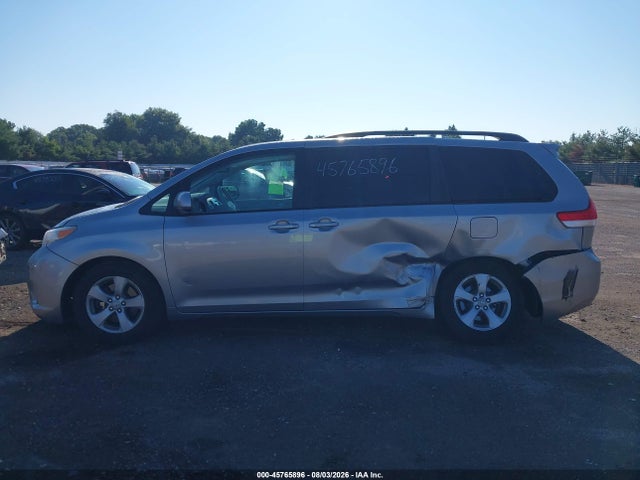 45765896 :رقم المزاد ، 5TDKK3DC3CS209257 vin ، 2012 Toyota Sienna Le V6 8 Passenger مزاد بيع
