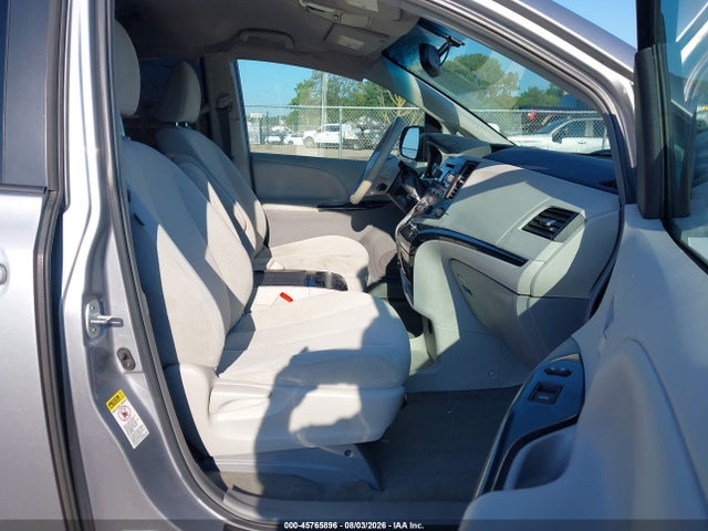 45765896 :رقم المزاد ، 5TDKK3DC3CS209257 vin ، 2012 Toyota Sienna Le V6 8 Passenger مزاد بيع