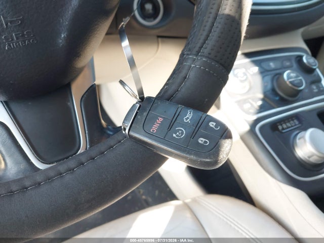 45765996 :رقم المزاد ، 1C3CCCCG7FN665377 vin ، 2015 Chrysler 200 C مزاد بيع