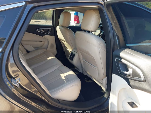 45765996 :رقم المزاد ، 1C3CCCCG7FN665377 vin ، 2015 Chrysler 200 C مزاد بيع