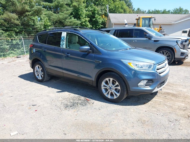 45766597 :رقم المزاد ، 1FMCU0HD1JUB17410 vin ، 2018 Ford Escape Sel مزاد بيع
