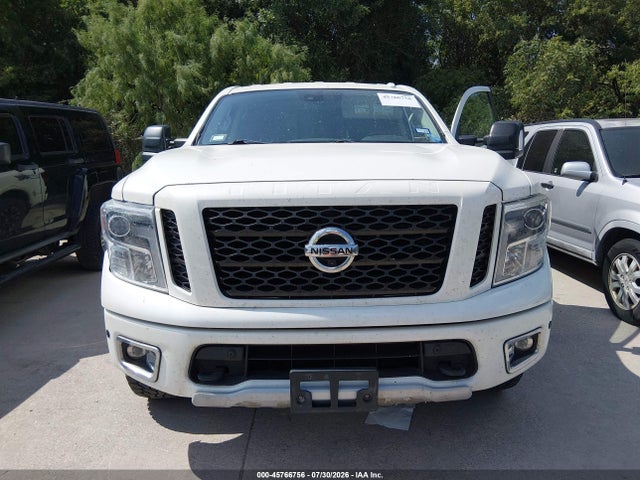 45766756 :رقم المزاد ، 1N6AA1E50JN518817 vin ، 2018 Nissan Titan Pro-4x مزاد بيع