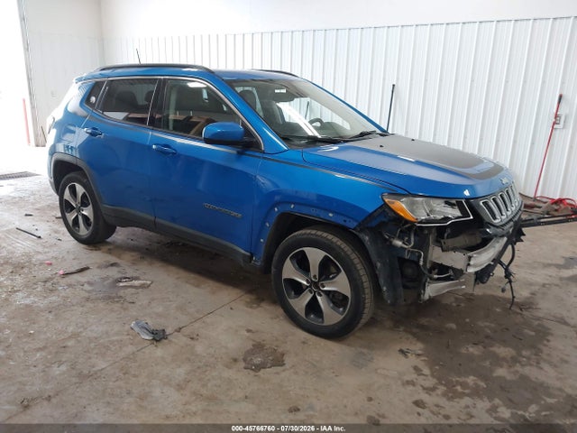 45766760 :رقم المزاد ، 3C4NJDBB4JT135396 vin ، 2018 Jeep Compass Latitude 4x4 مزاد بيع