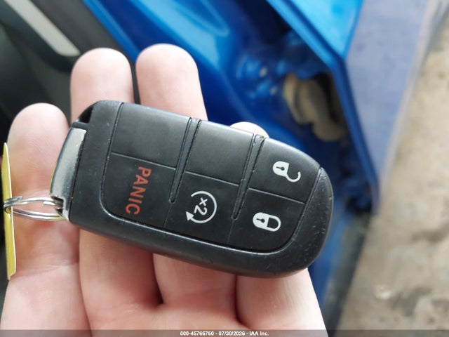 45766760 :رقم المزاد ، 3C4NJDBB4JT135396 vin ، 2018 Jeep Compass Latitude 4x4 مزاد بيع