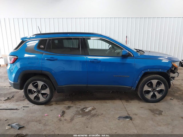 45766760 :رقم المزاد ، 3C4NJDBB4JT135396 vin ، 2018 Jeep Compass Latitude 4x4 مزاد بيع