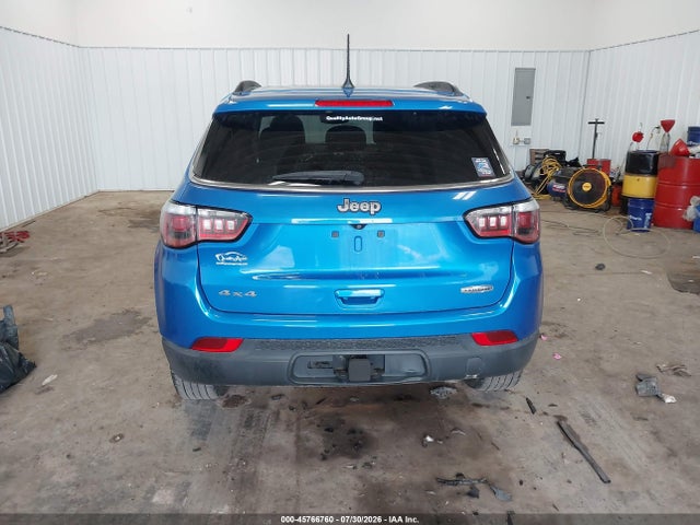 45766760 :رقم المزاد ، 3C4NJDBB4JT135396 vin ، 2018 Jeep Compass Latitude 4x4 مزاد بيع