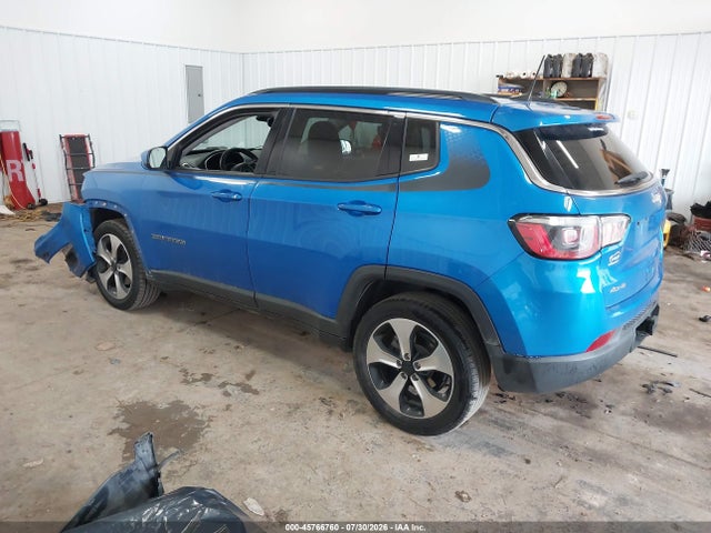 45766760 :رقم المزاد ، 3C4NJDBB4JT135396 vin ، 2018 Jeep Compass Latitude 4x4 مزاد بيع