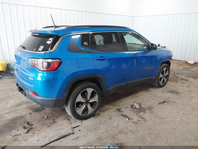45766760 :رقم المزاد ، 3C4NJDBB4JT135396 vin ، 2018 Jeep Compass Latitude 4x4 مزاد بيع