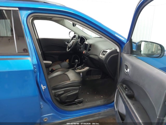 45766760 :رقم المزاد ، 3C4NJDBB4JT135396 vin ، 2018 Jeep Compass Latitude 4x4 مزاد بيع