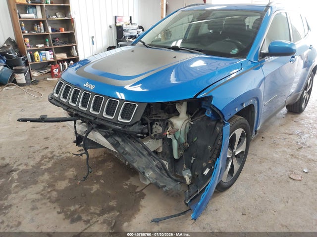 45766760 :رقم المزاد ، 3C4NJDBB4JT135396 vin ، 2018 Jeep Compass Latitude 4x4 مزاد بيع