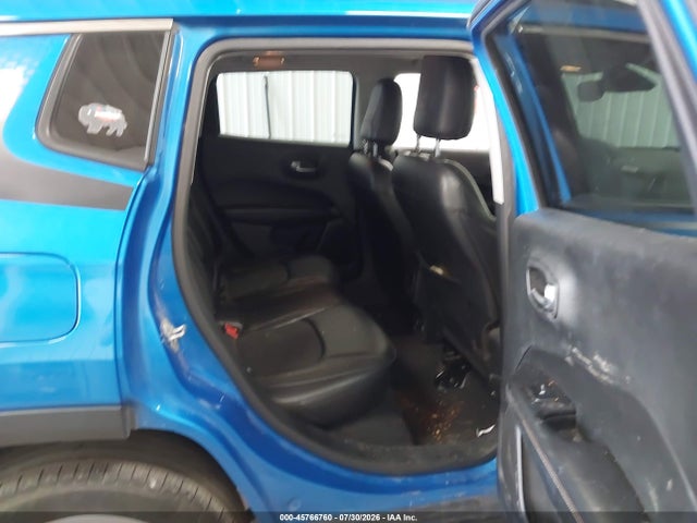 45766760 :رقم المزاد ، 3C4NJDBB4JT135396 vin ، 2018 Jeep Compass Latitude 4x4 مزاد بيع