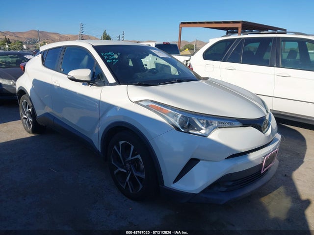Toyota C-HR XLE 2018 NMTKHMBX8JR053898 головне зображення