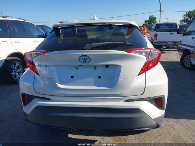 Toyota C-HR XLE 2018 NMTKHMBX8JR053898 Image 16