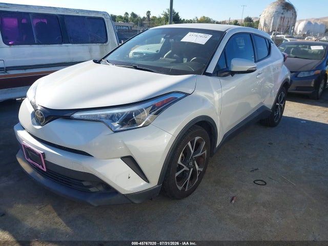 Toyota C-HR XLE 2018 NMTKHMBX8JR053898 Image 2