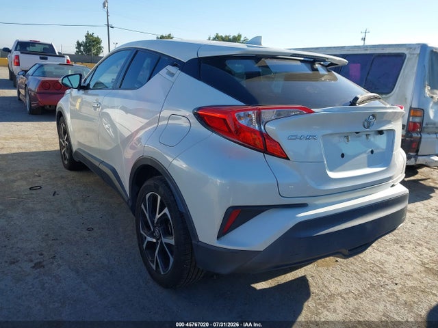 Toyota C-HR XLE 2018 NMTKHMBX8JR053898 Image 3