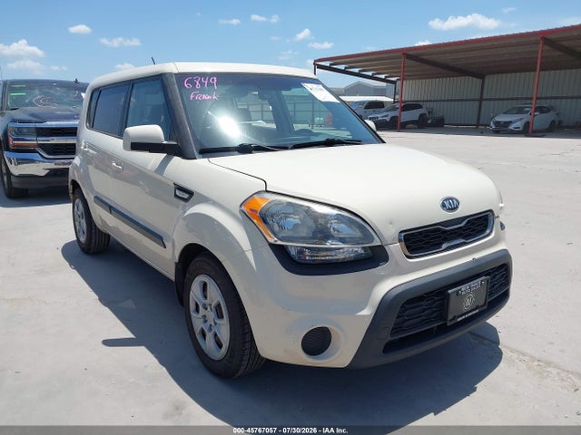 2013 Kia Soul მანქანა იყიდება აუქციონზე, vin: KNDJT2A55D7527756, აუქციონის ნომერი: 45767057